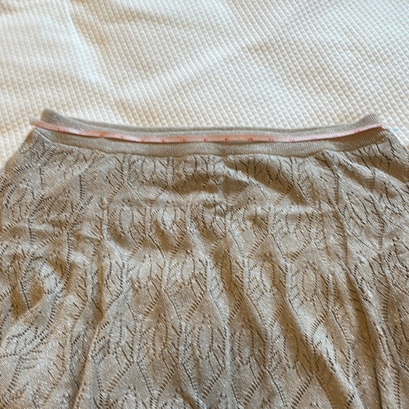 Adrienne Vittadini sparky silver sweater skirt with slight handkerchief hem. - Picture 5 of 9